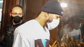 Polícia apanha Gabigol em casino clandestino com mais 200 pessoas: veja as imagens