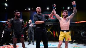 UFC: Manel Kapé perde em luta com desfecho polémico