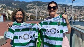 «Que surpresa boa dos meus meninos»: Dolores Aveiro mostra camisola do Sporting autografada