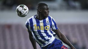 Assim ficou o Mercedes de Malang Sarr após o acidente perto do Olival