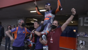 MotoGP mostra imagens inéditas da vitória de Miguel Oliveira: «Mataste-os a todos!»