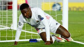 Vinicius abre a porta do Real Madrid a Ronaldo: «É uma lenda»