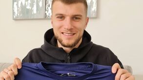Ristovski recebeu camisola de Mourinho: «O Mundo do futebol aprendeu tanto contigo»