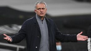 Os 5 jogadores que os ingleses veem com guia de marcha se Mourinho continuar no Tottenham