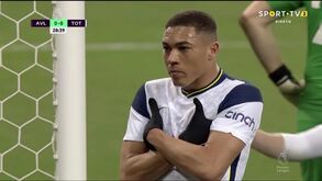 Jogador do Coritiba desmaia durante o jogo com o Cuiabá