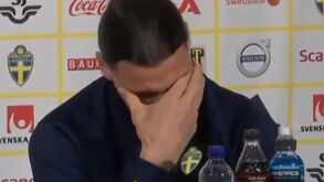 Berghuis perde a cabeça e tenta dar murro em adepto do Twente