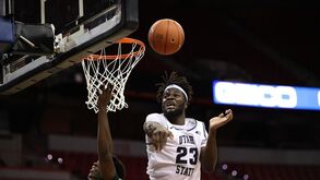 NCAA: Neemias Queta entre os quatro finalistas para o prémio de melhor defensor do ano
