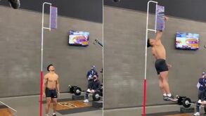 Até Cristiano Ronaldo ficaria de boca aberta: salto vertical impressionante de jovem americano