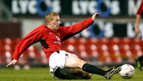 Já ouviu o hino da Champions e agora é canalizador: «Nas obras perguntam-me pelo Man. United»