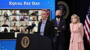 Rapinoe pede fim da desigualdade salarial no Congresso e Casa Branca