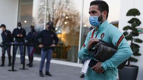 João Moutinho fora do jogo com a Sérvia