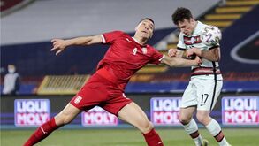 Antigo jogador do Liverpool ironiza: «Jota lesionou-se nas costas depois de carregar Penaldo e Penandes»