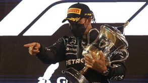 Lewis Hamilton vence Grande Prémio do Bahrain e bate mais um recorde