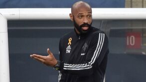 Thierry Henry volta a atacar redes sociais: «São lugar de intimidação, assédio, há quem se suicide...»