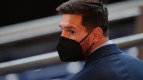 O plano económico do Barcelona: renovar com Messi, contratar craque e dois anos com prejuízos