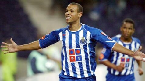 Luís Fabiano venceu a Covid-19 e agora quer um clube para terminar a  carreira - Internacional - Jornal Record