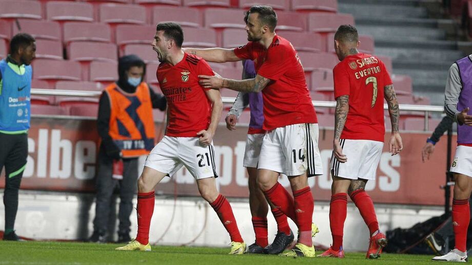 Benfica volta aos triunfos e aproxima-se do FC Porto