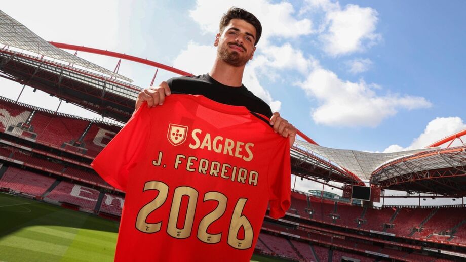 João Ferreira renova até 2026