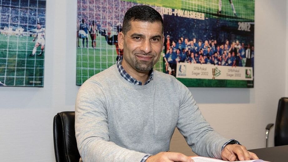 Dimitrios Grammozis assume comando do Schalke 04