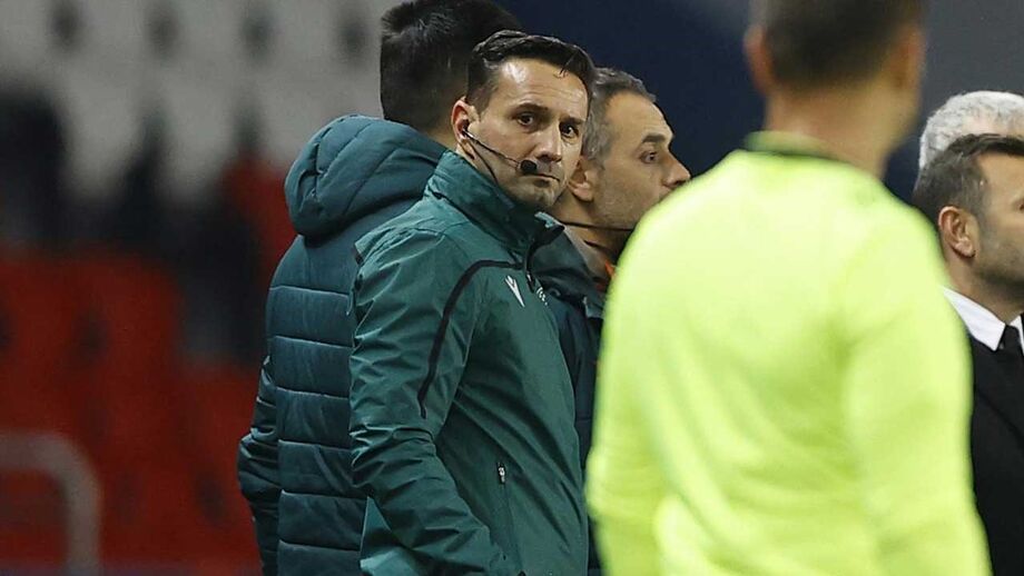 UEFA suspende 4.º árbitro do PSG-Basaksehir mas afasta comportamento racista