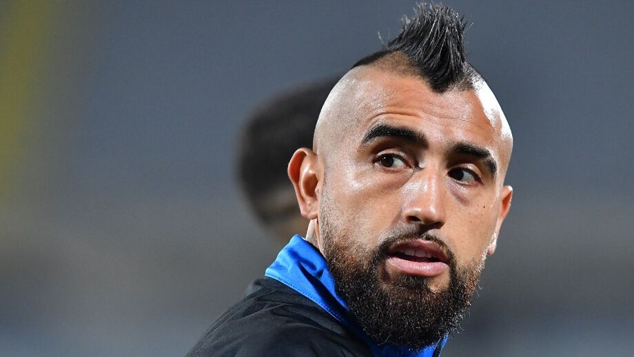 Arturo Vidal operado ao joelho esquerdo