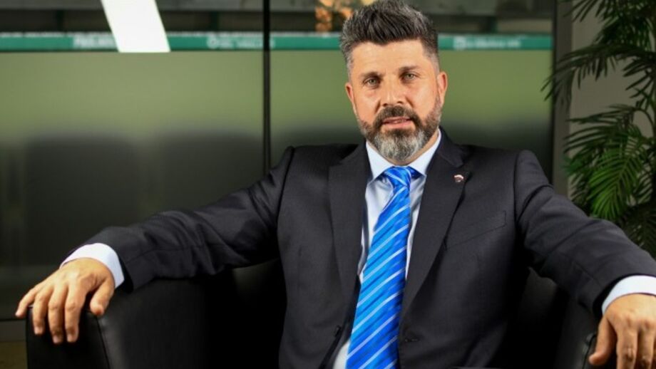 Jogou na 5ª divisão, agenciou Maradona e lidera o Elche: o 'misterioso' Christian Bragarnik
