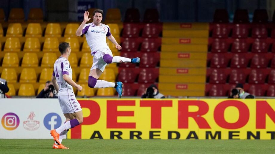 Hat-trick de Vlahovic ajuda Fiorentina a regressar às vitórias na Serie A