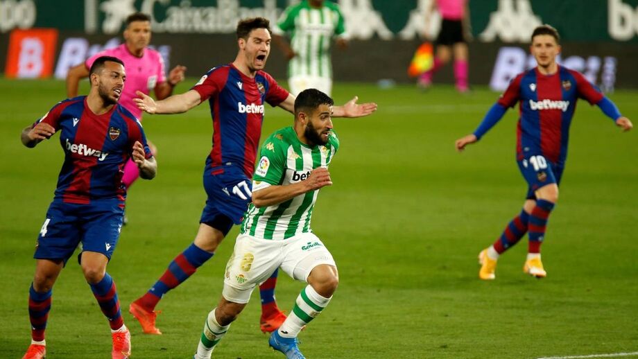 Bétis vence na receção ao Levante com golos a fechar