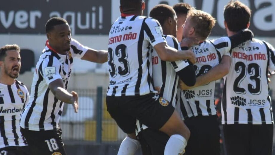 Varzim-Mafra, 2-0: Golo (invulgar) do guarda-redes ajudou à vitória