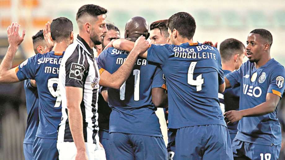Vitória com dois autogolos 28 anos depois