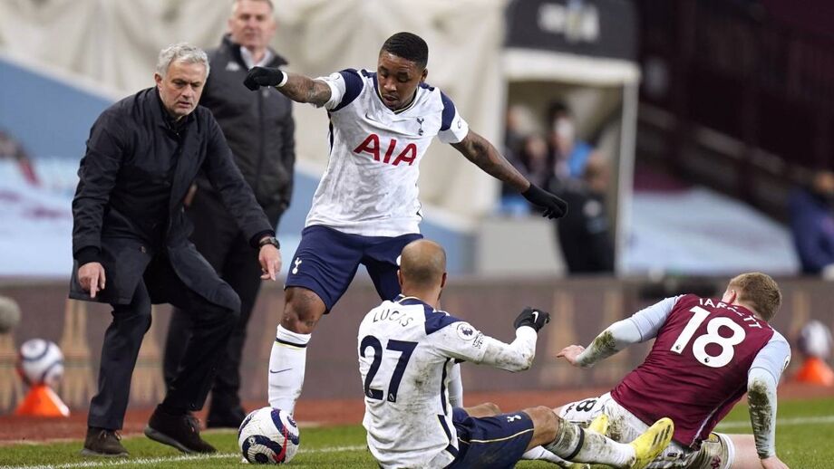 Lucas Moura diz que balneário do Tottenham está com Mourinho: «Acreditamos no treinador»