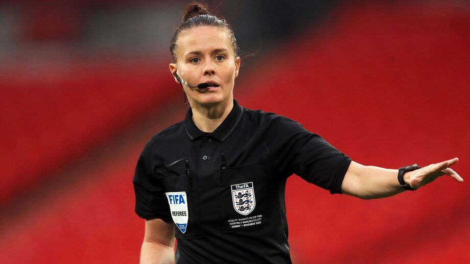 Rebecca Welch faz história: primeira mulher nomeada para jogo das ligas profissionais inglesas