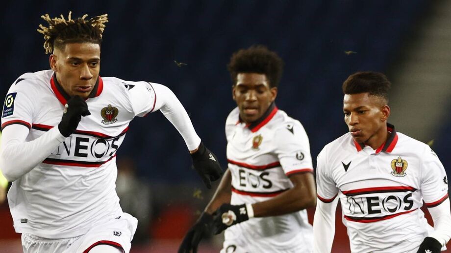 Jean-Clair Todibo (à esquerda)