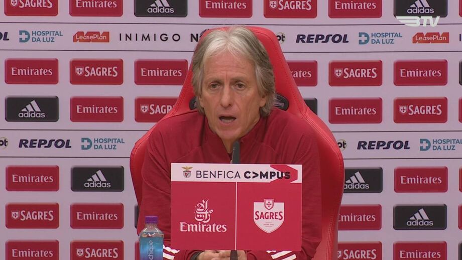 Treinador do Benfica destacou melhorias defensivas e individuais do ala formado no Seixal