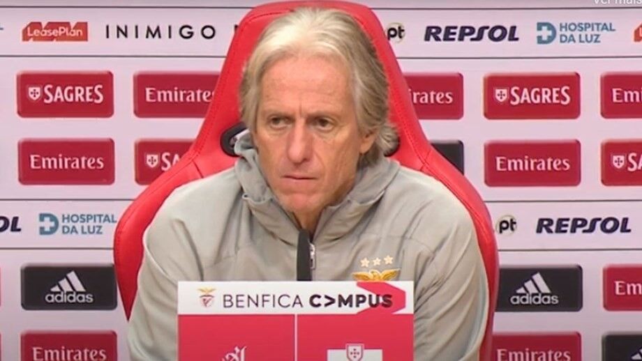 Treinador reage às notícias de um possível regresso do sérvio à Luz