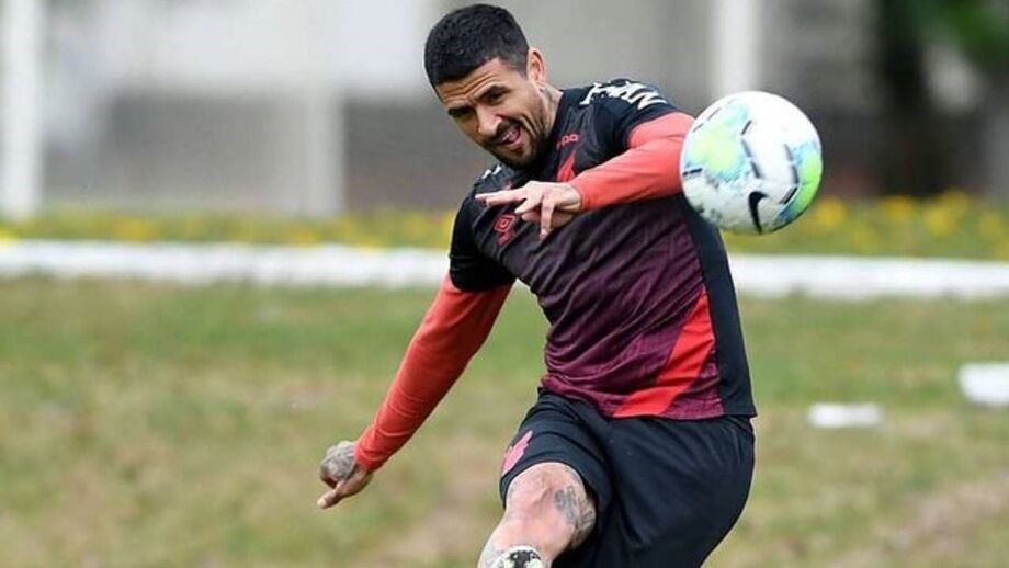 Lucho González conheceu João Correia na última passagem por Curitiba