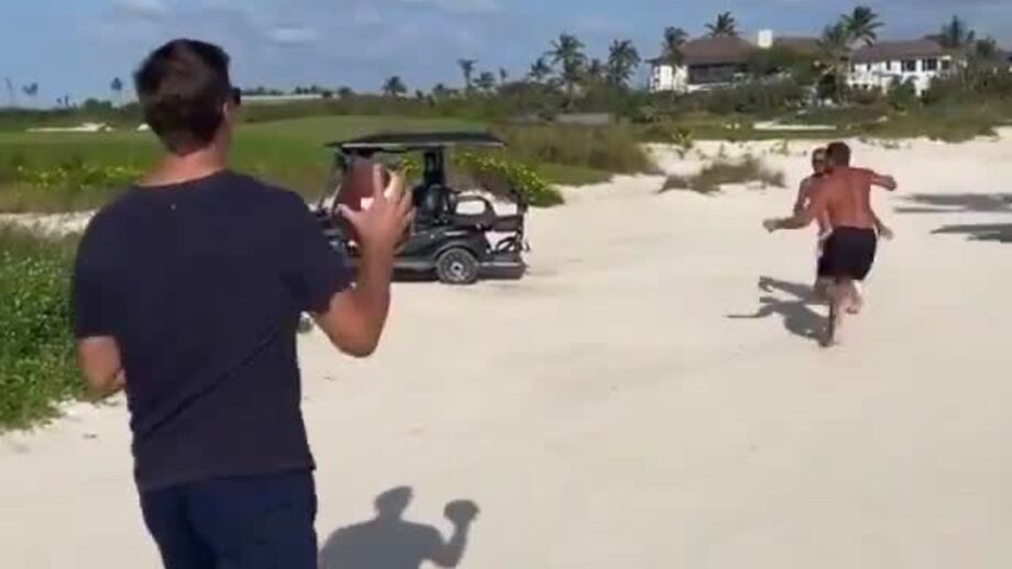 Craques cruzaram-se durante férias nas Bahamas e protagonizaram este belo momento 
