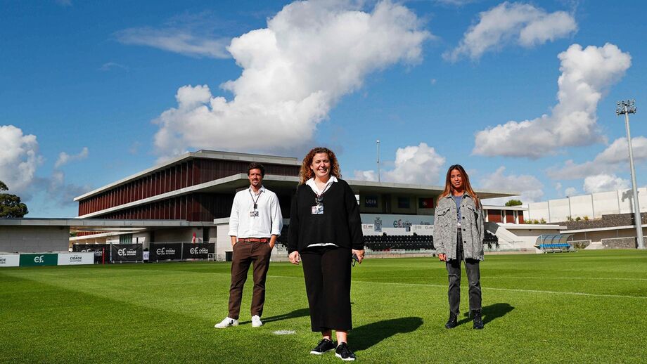 Cláudia Poças (à frente na imagem) diz adeus à Federação Portuguesa de Futebol