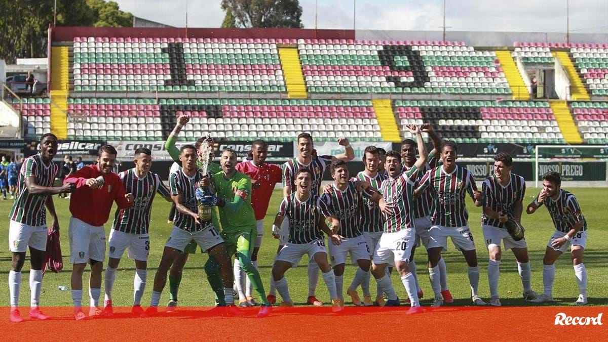 Estrela Da Amadora Trofense E Torreense Na Fase De Subida A Liga Sabseg Campeonato De Portugal Jornal Record