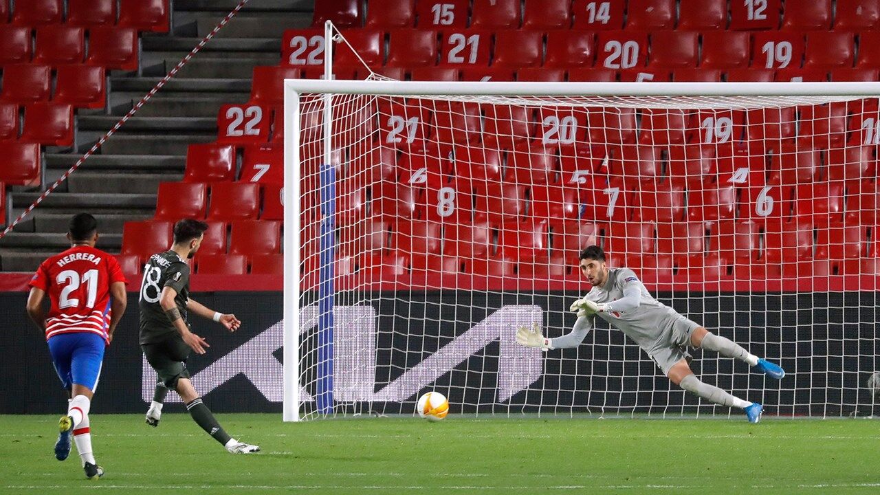 Rui Silva adivinha o lado mas  a bola passa por baixo do guardião