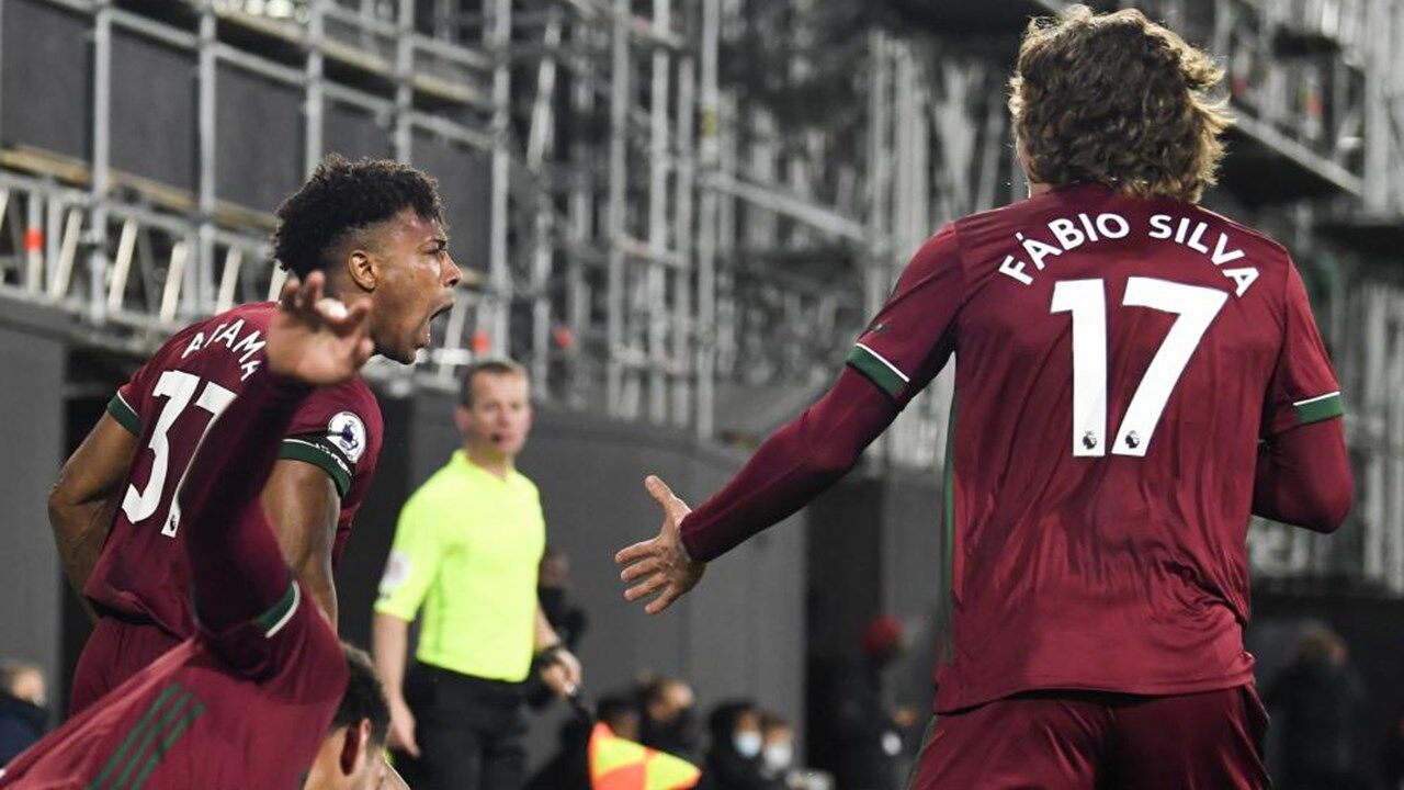 Adama Traoré comemora golo decisivo, que teve a contribuição de Fábio Silva 