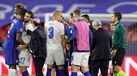 Confusão no relvado após apito final do Chelsea-FC Porto