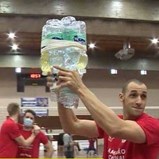 Benfica celebrou título de voleibol com taça improvisada: Federação explica ausência do troféu