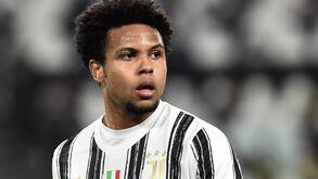 McKennie, Dybala e Arthur apanhados em festa ilegal: polícia foi alertada pelos vizinhos