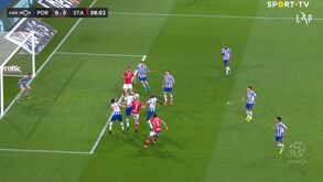 Santa Clara adiantou-se no Dragão mas golo foi anulado por fora de jogo