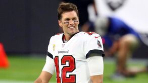 Cromo da época de 'rookie' de Tom Brady vendido por 1,9 milhões de euros