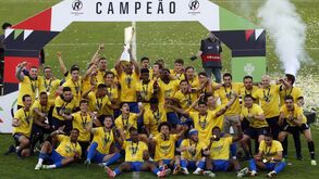 Canários campeões: Estoril vence e faz a festa em casa