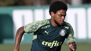 Luiz Adriano testa positivo à Covid-19, fura quarentena e atropela ciclista à saída do supermercado