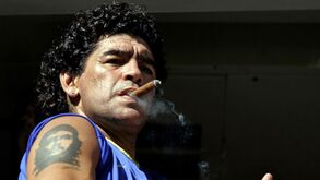 O dia em que Maradona ia patrocinar canetas e 'fugiu' ao ver uma bandeja com cocaína