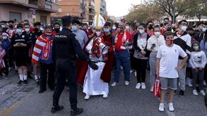 Adeptos do Granada saem à rua para apoiar equipa antes do jogo com o Man. United 
